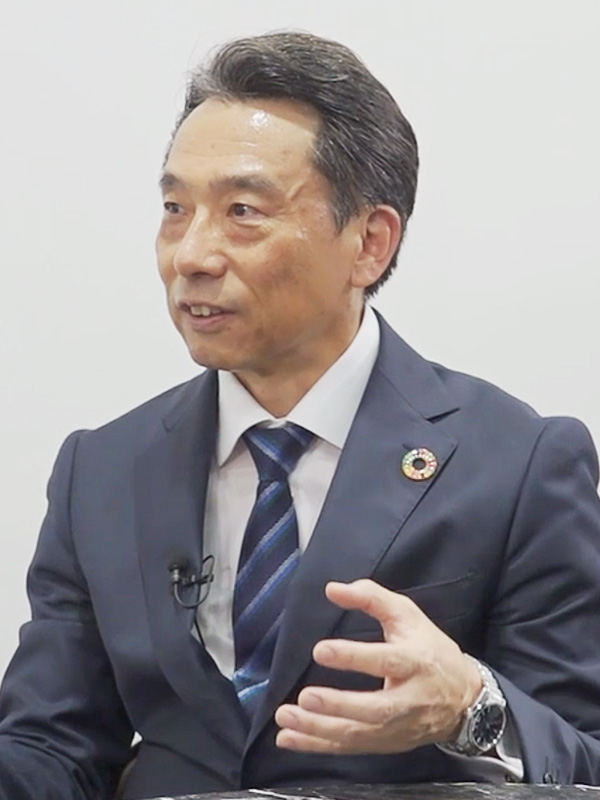 秋山 博紀氏