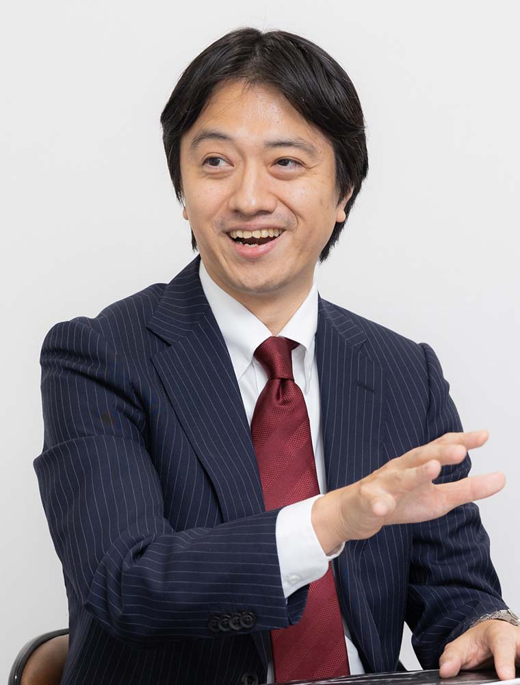 春川 直史氏