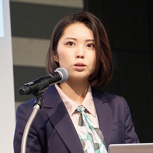 岡本 彩花氏