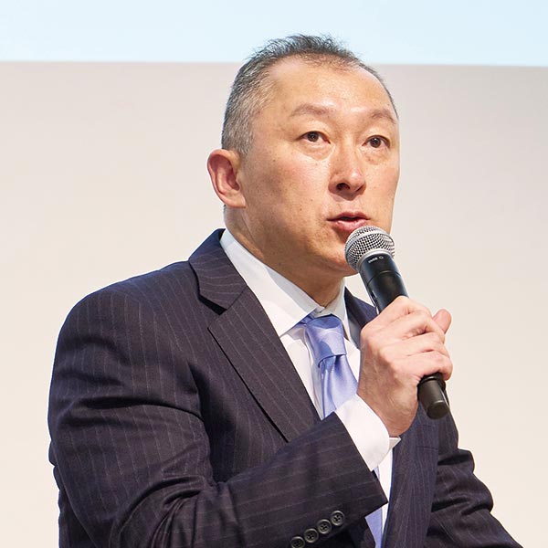 津本 啓介氏