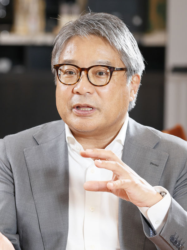 萩野 琢英氏