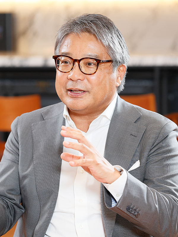 萩野 琢英氏
