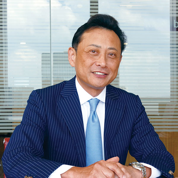 髙村 孝氏