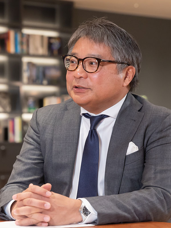 萩野 琢英氏