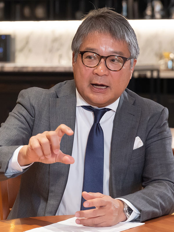 萩野 琢英氏