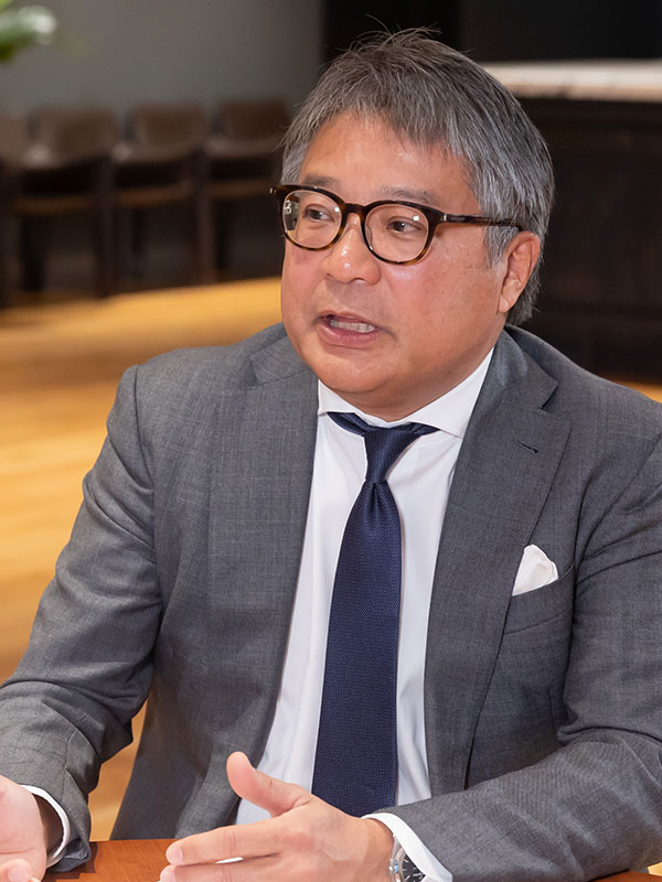 萩野 琢英氏
